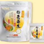 outomatiese klein sak wat in groot doy bag ingepak word