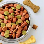 Outomatiese produksielyn vir baal vir troeteldierkossakkies